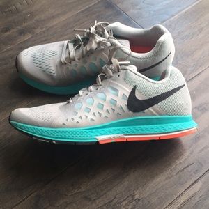 NWOT Nike Women’s Shoes